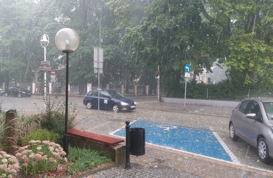 Ополем пройшла потужна буря з градом та дощем (фото Світлани Мех)