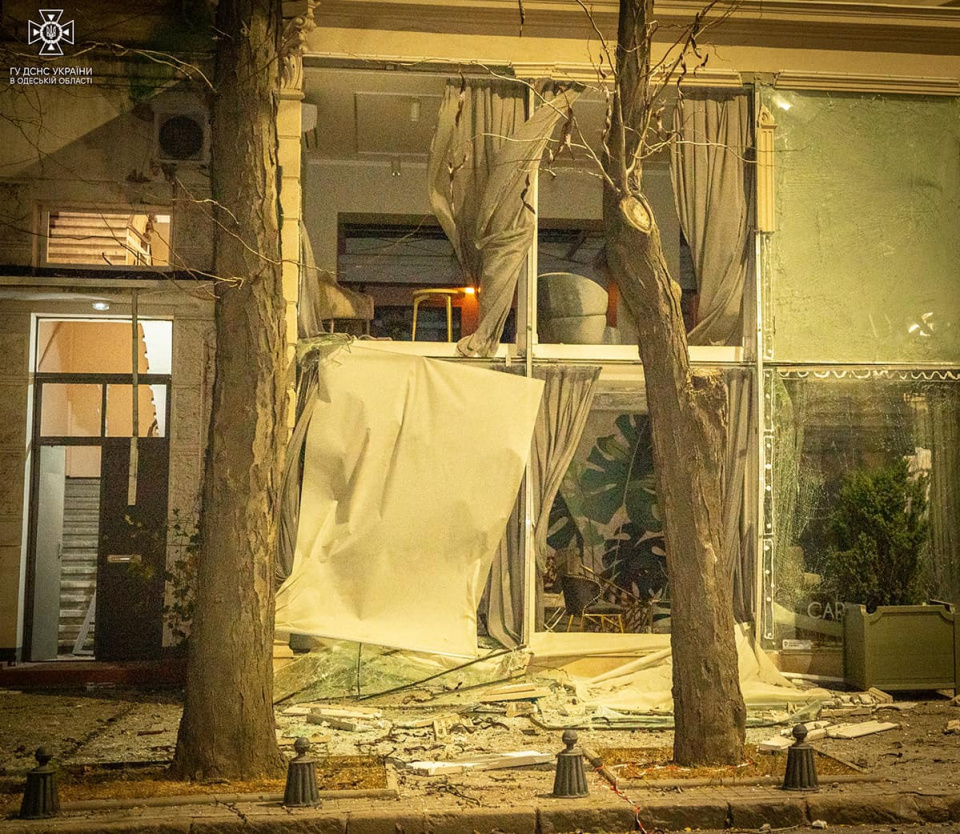 Нічна атака рф на Одесу (фото з фейсбуку ДСНС в Одеській області)