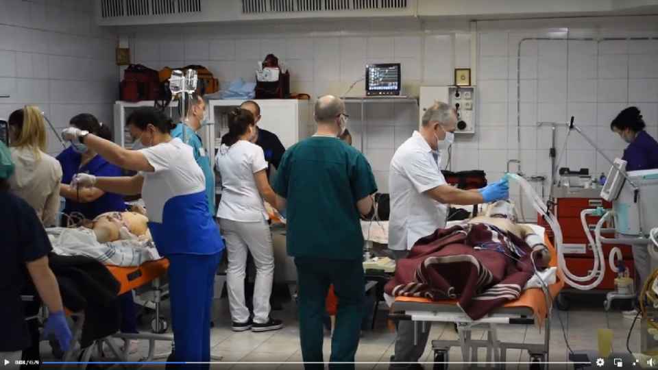 Прийом поранених (скриншот відео з фейсбуку Дніпропетровської обласної клінічної лікарні)