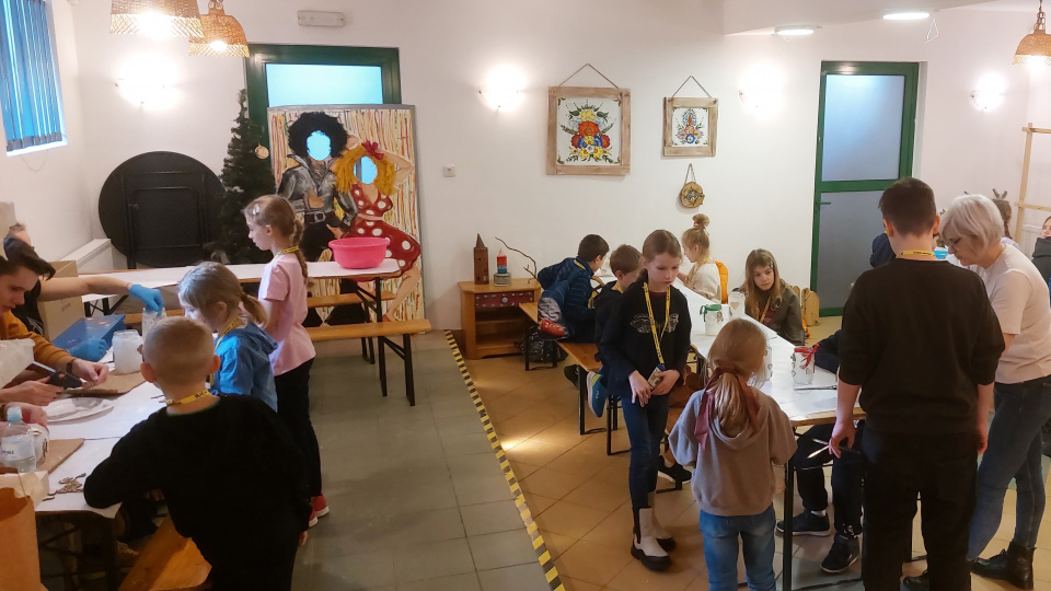 Майстер-клас у денному таборі для дітей при Будинку культури для молоді в Ополі (фото Світлани Мех)
