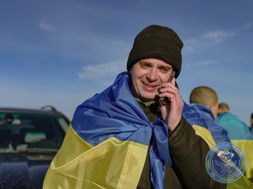 Сьогодні до України повернулися ще 207 оборонців (фото з фейсбуку Координаційного штабу)