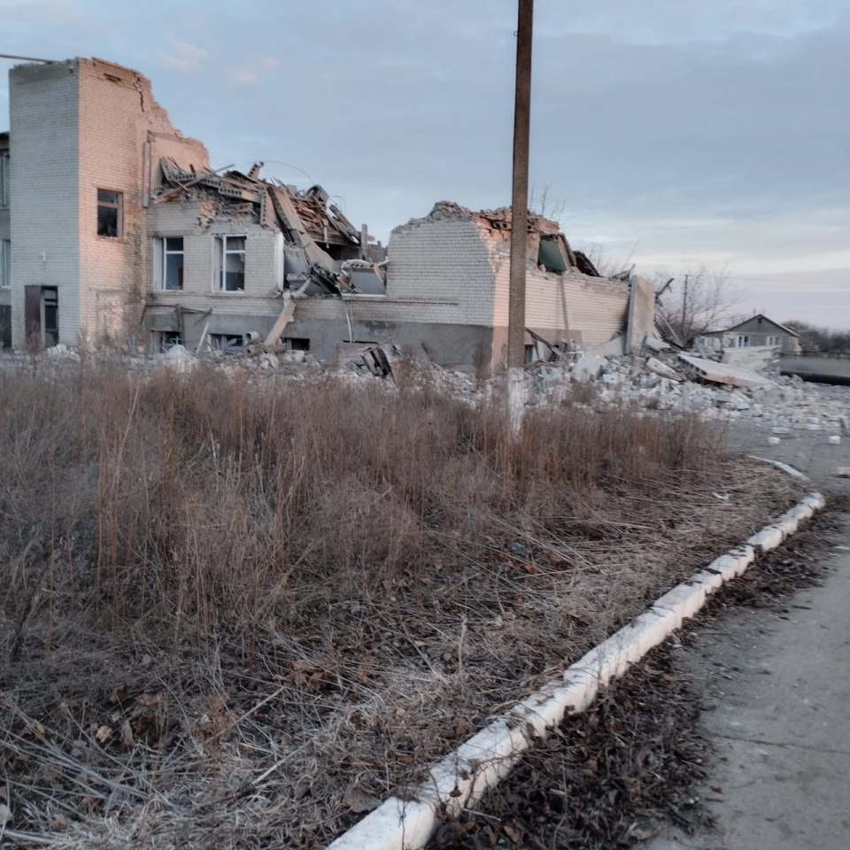 Розбомблена школа в одному з населених пунктів Бериславського району (фото з фейсбуку Херсонської ОВА)