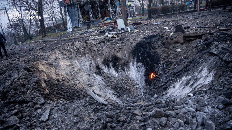 Масована атака на Київ: знищено 31 ракету — дві балістичні і 29 крилатих (фото ДСНС Києва)