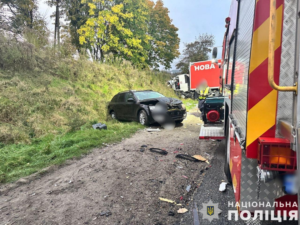 У ДТП біля Львова загинуло три людини, 35 травмовані (фото з фейсбуку Нацполіції у Львівській області)