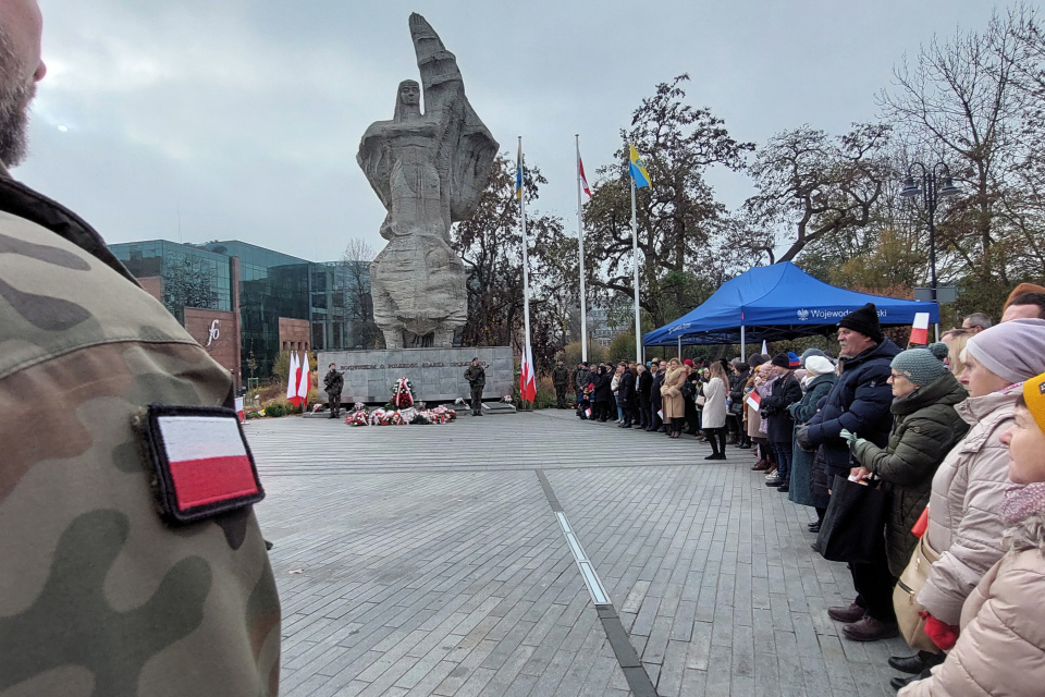 На площі Свободи в Ополі відбулися урочисті заходи з нагоди 106-тої річниці Незалежності Польщі (фото Світлани Мех)