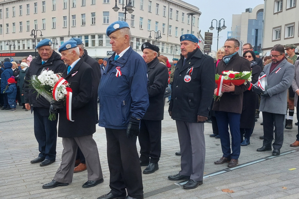 На площі Свободи в Ополі відбулися урочисті заходи з нагоди 106-тої річниці Незалежності Польщі (фото Світлани Мех)