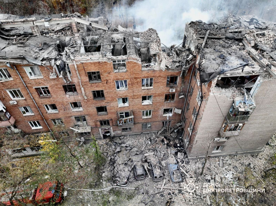 Матір та троє її дітей, наймолодшій з яких було всього два місяці, загинули у Кривому Розі внаслідок ракетної атаки росіян (фото ДСНС України)