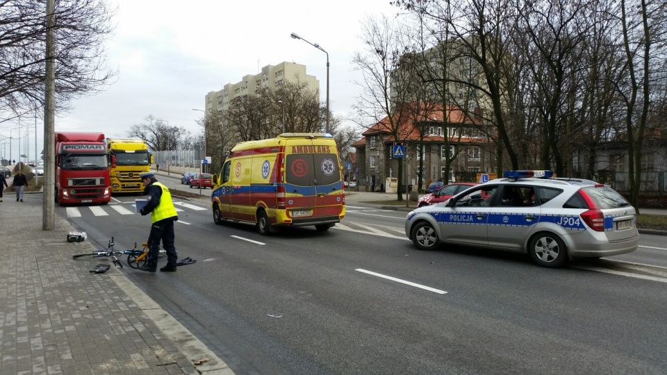 Potrącenie rowerzysty w Opolu przy ul. Ozimskiej [fot. Mariusz Materlik]