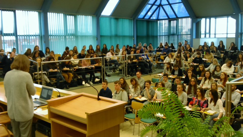 Ponad 200 maturzystów bierze udział w kursie przygotowującym do matury z języka polskiego na Uniwersytecie Opolskim [fot. Daria Placek]