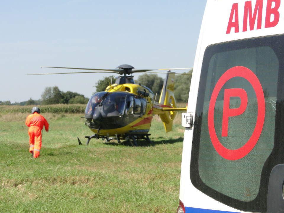 Wypadek przy pracy w powiecie brzeskim. W akcji śmigłowiec LPR - u [fot. Maciej Stępień]