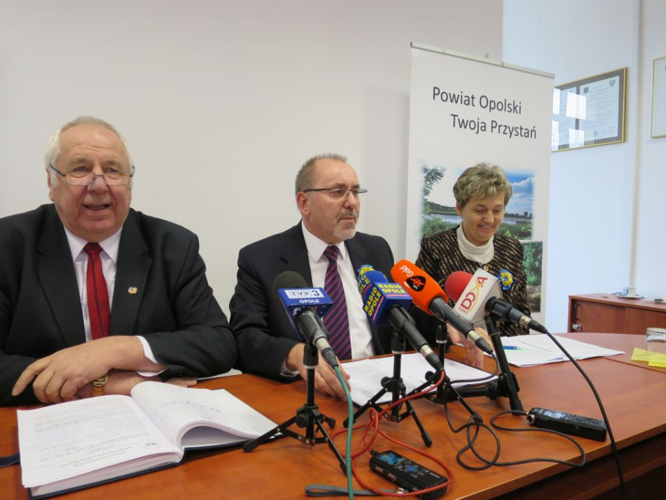 Konferencja prasowa w siedzibie starostwa w Opolu [ foto: Bogusław Kalisz ]