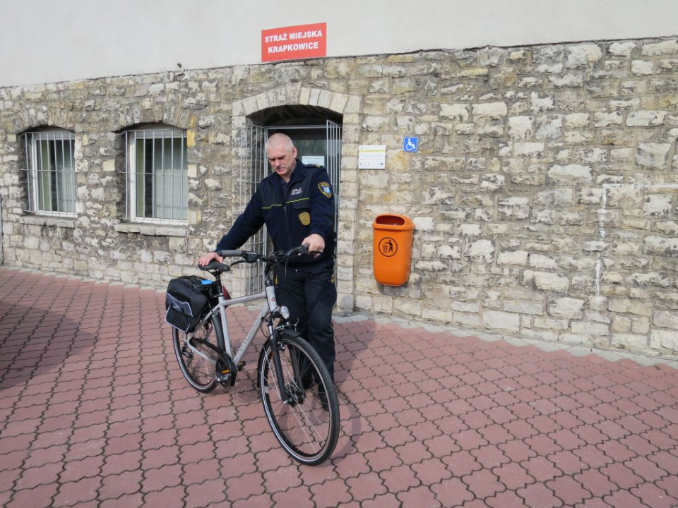 Straż miejska na rowerach w Krapkowicach [ foto: Bogusław Kalisz ]