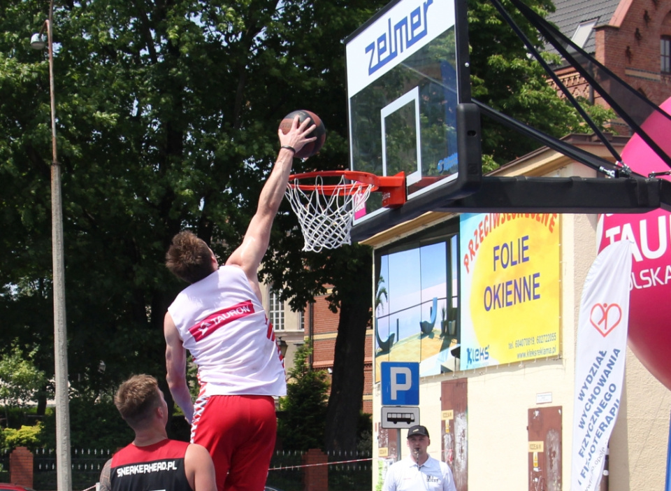 Turniej koszykówki ulicznej Zelmer 3x3 Cup w Opolu 25.06.2016 [fot. Donat Przybylski]