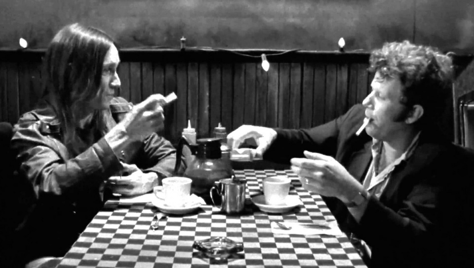 Kadr z filmu "Kawa i papierosy" w reż. J. Jarmuscha. Na zdjęciu Iggy Pop i Tom Waits [fot. materiały organizatora]