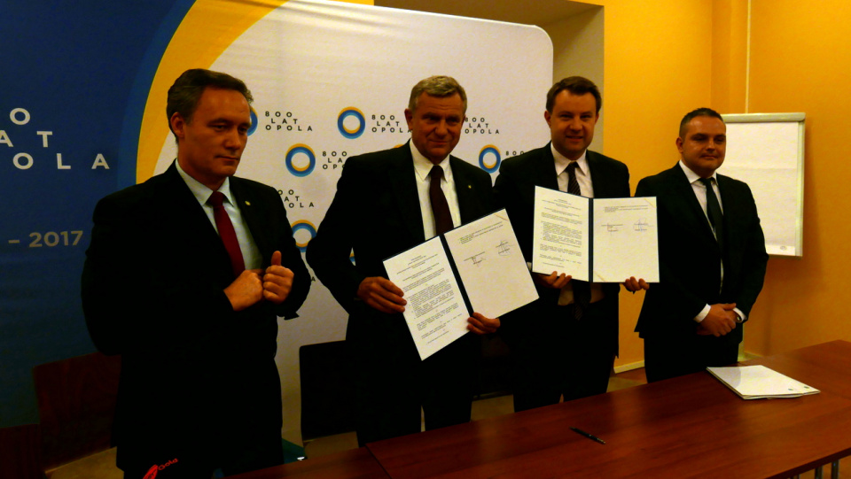 Podpisanie umowy dotyczącej bezpłatnej pomocy prawnej w Opolu [fot. Mariusz Chałupnik]