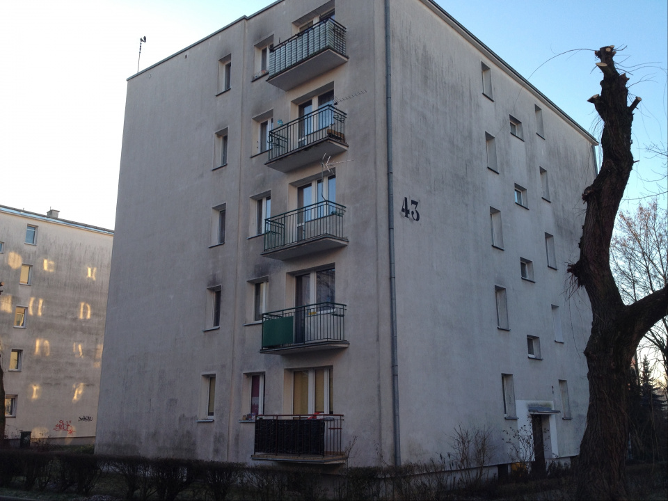 W jednym z bloków przy ulicy Westerplatte doszło do zabójstwa. Mąż udusił żonę, a następnie zgłosił się na policję [fot. Maciej Stępień]