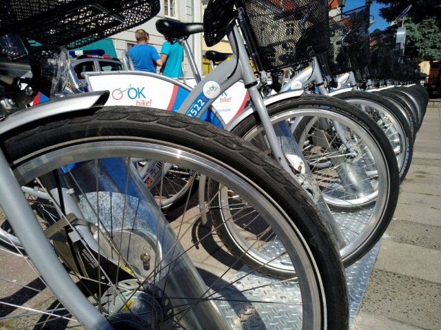 Mieszkańcy Kędzierzyna-Koźla coraz częściej korzystają z miejskich rowerów