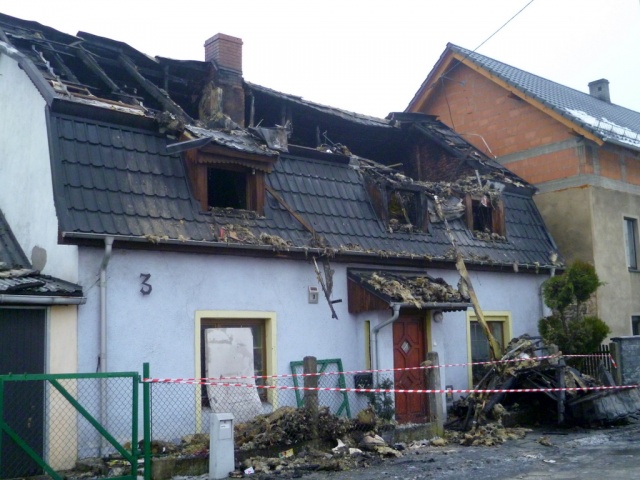 Chcą odbudować zniszczony przez pożar dom w Krapkowicach. Potrzebna jest pomoc