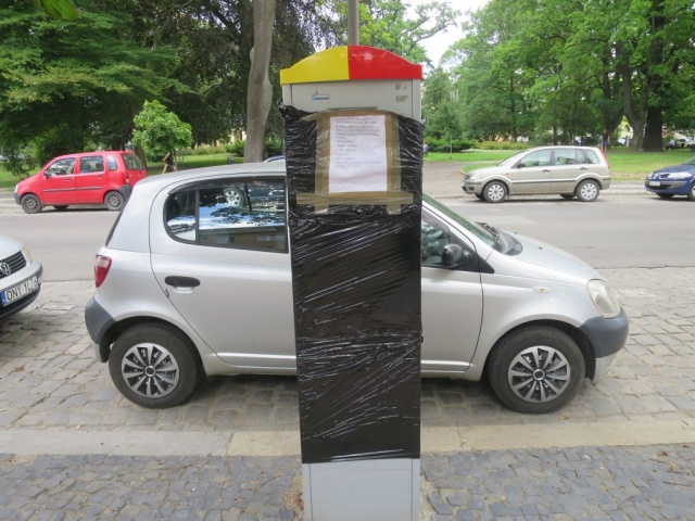 Nysa: parkomaty w żałobie. Dzięki projektom unijnym jest postój za darmo