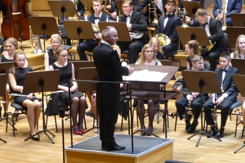 Młodzieżowa Orkiestra Dęta Leśnica podczas "Gali Noworocznej" w FO [fot. Małgorzata Ślusarczyk]