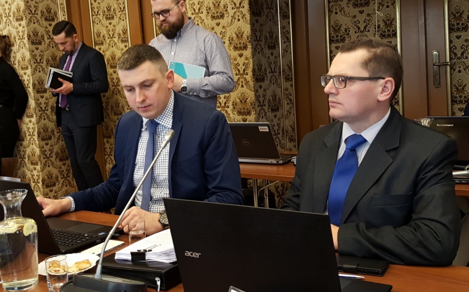 Jan Damboń i Piotr Los na sesji Rady Miasta Opola [fot. Daria Placek]
