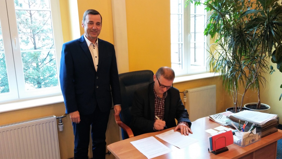 Podpisanie umowy patronackiej między ILO w Kluczborku a Uniwersytetem Jagiellońskim [fot. archiwum szkoły]