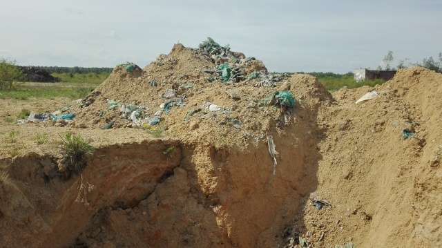 Gmina sprawdza, kto składował śmieci na poliginie w Łambinowicach