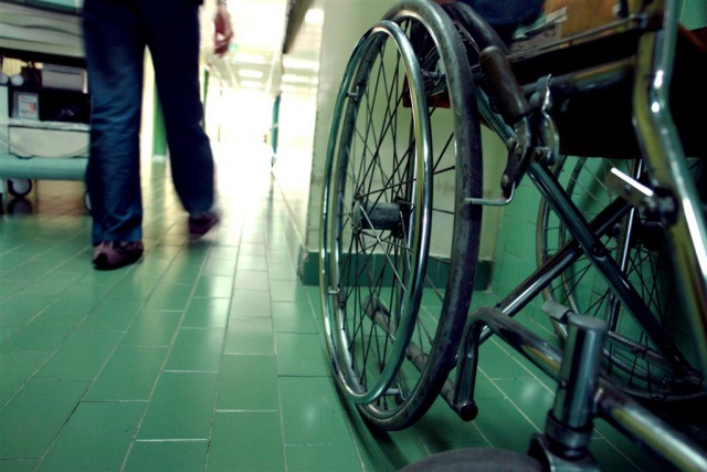 Od 1 lipca niepełnosprawni do lekarzy specjalistów idą bez kolejki. NFZ szykuje nowe konkursy