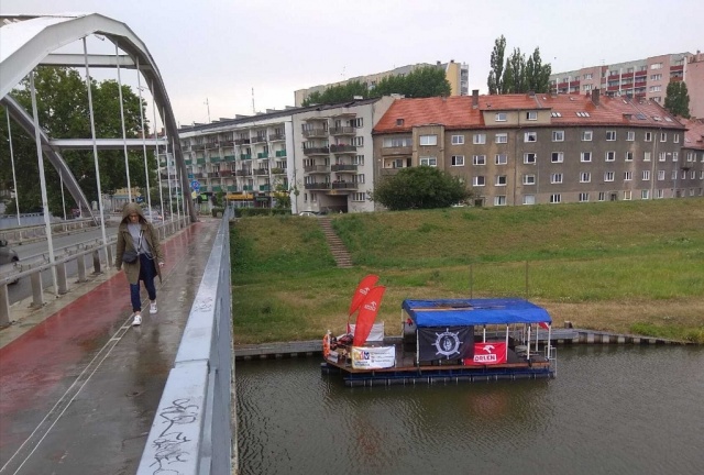 Harcerski pływający obóz z Płocka przycumował do brzegu w Opola