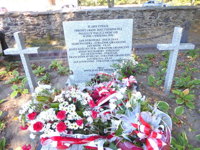 Na cmentarzu w Praszce upamiętnili pierwszych poległych z września 1939 roku