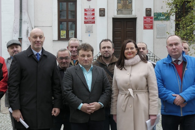 Zygmunt Wiśniewski, kandydat na burmistrza Byczyny, otrzymał poparcie wojewody i wicewojewody opolskiego