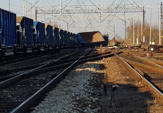 Pod Strzelcami Opolskimi wykoleił się pociąg. Linia Opole - Gliwice zablokowana [ZDJĘCIA]