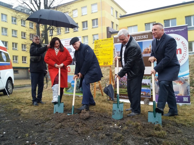 Kto sfinansuje budowę nowego bloku operacyjnego w brzeskim szpitalu Władze powiatu mają spory problem