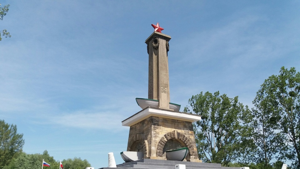 Odrestaurowany pomnik w Mikolinie ma zostać rozebrany [fot. Maciej Stępień]