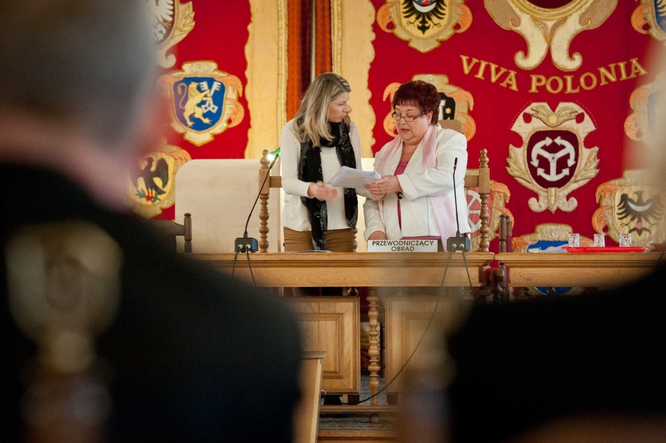 Przewodnicząca Barbara Mrowiec i radca prawny Natalia Powązka [fot. Roman Baran]
