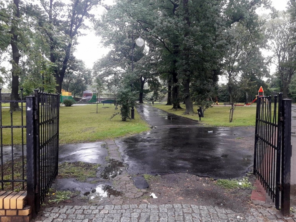 Zapomniany park przy ulicy Skłodowskiej w Głuchołazach w końcu doczeka się rewitalizacji [fot. Wiktoria Palarczyk]
