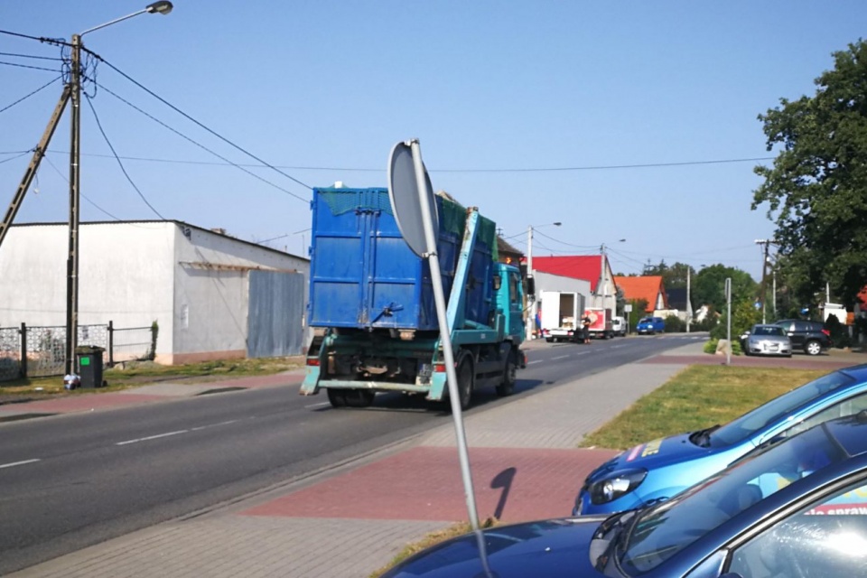 Śmieci opuszczają składowisko w Kościerzycach [fot. Daniel Klimczak]