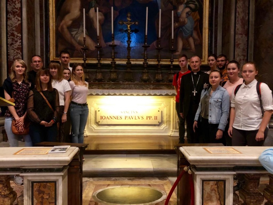 Polska grupa młodzieży na Synodzie Biskupów w Rzymie [fot. Bp Marek Solarczyk]
