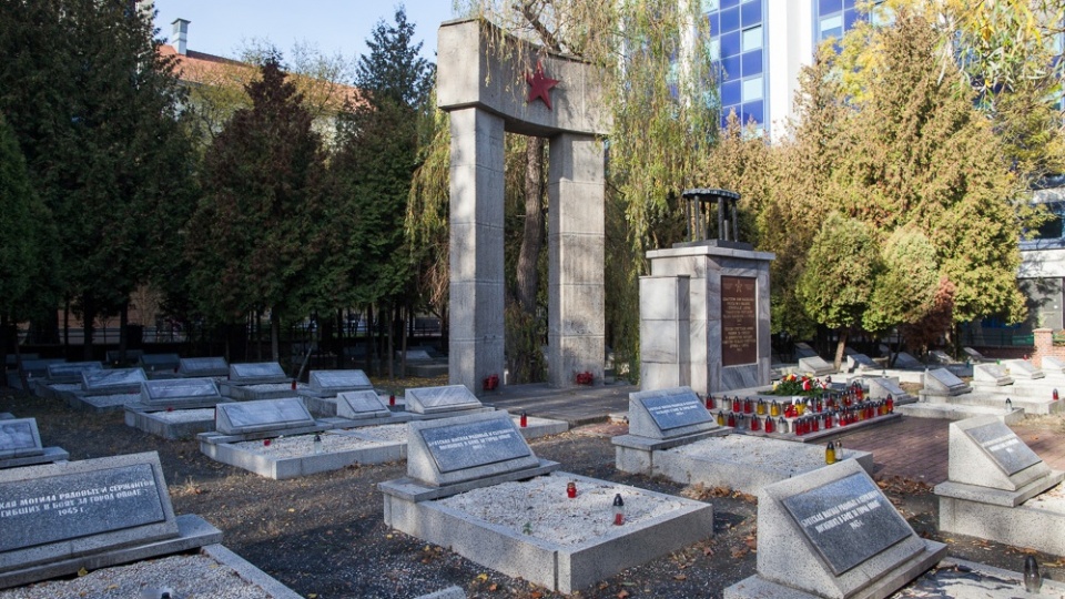 Cmentarz Wojenny przy ul. Katowickiej [fot. cmentarze.opole.pl ]
