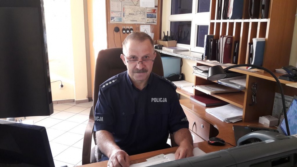 aspirant sztabowy Mirosław Kulwicki, dyżurny z Komendy Powiatowej Policji w Strzelcach Opolskich [fot. policja]