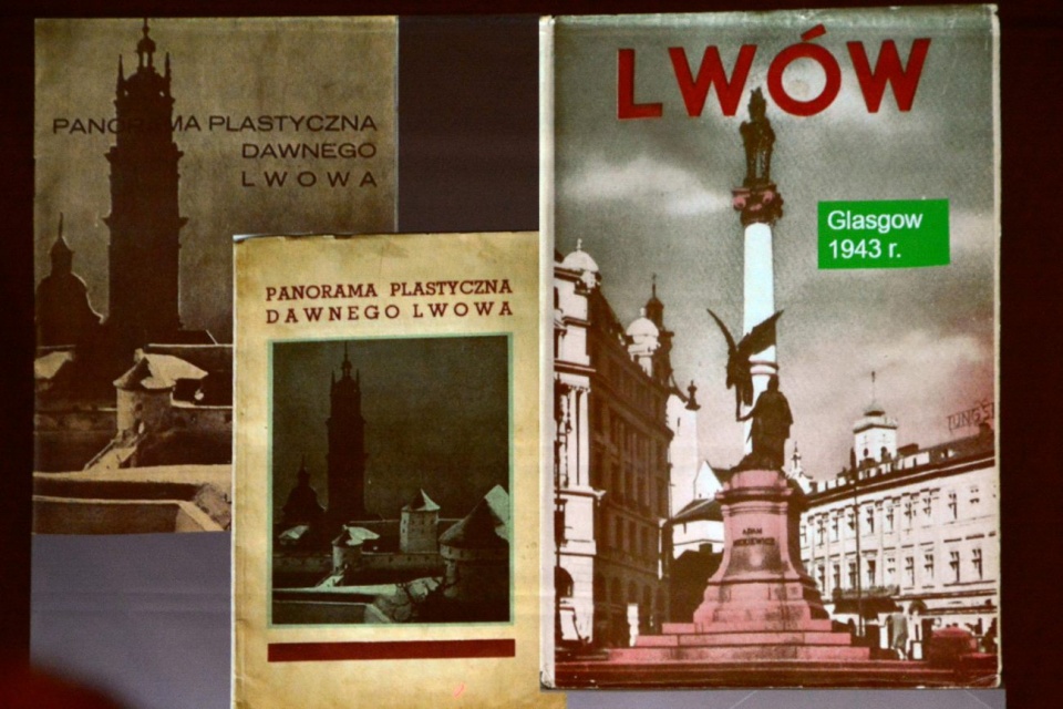 Jerzy Kapłon zaprezentował część kolekcji pamiątek ze Lwowa [fot. Daniel Klimczak]