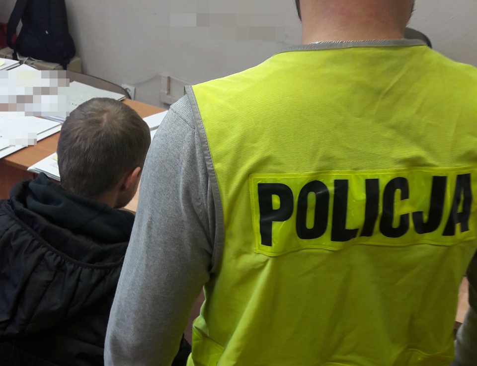 Policjanci z Namysłowa zatrzymali seryjnego włamywacza [fot. KPP Namysłów]