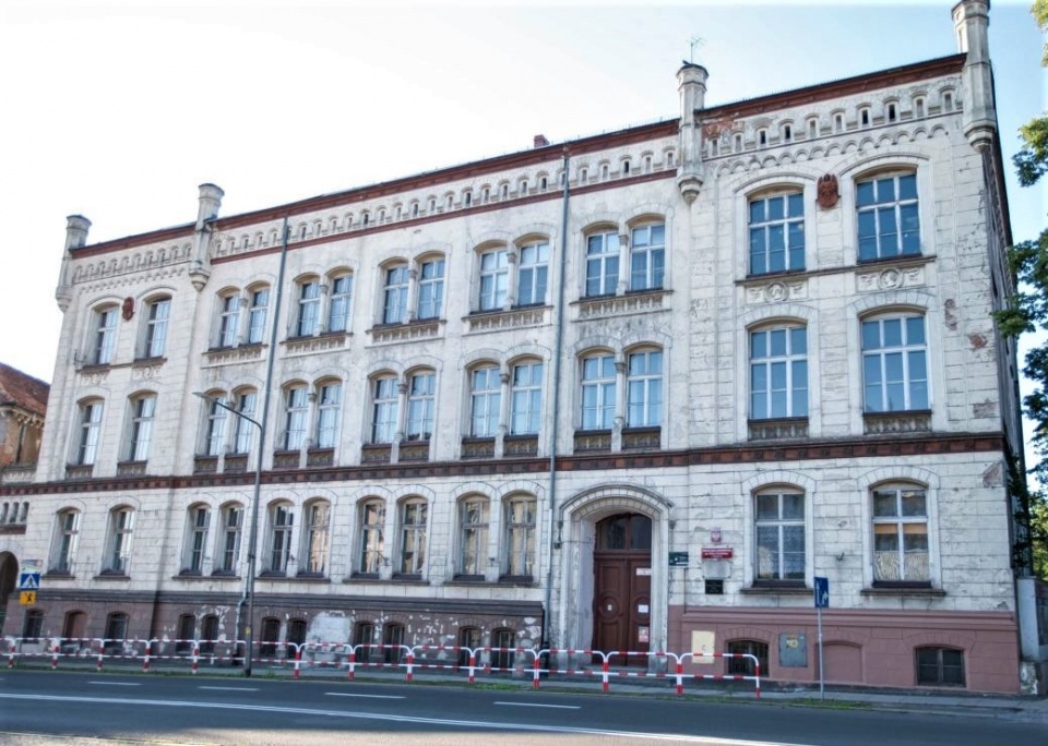 Publiczna Szkoła Podstawowa nr 1 w Brzegu doczeka się gruntownej modernizacji. Wszystko dzięki unijnej dotacji [fot. Maciej Stępień]