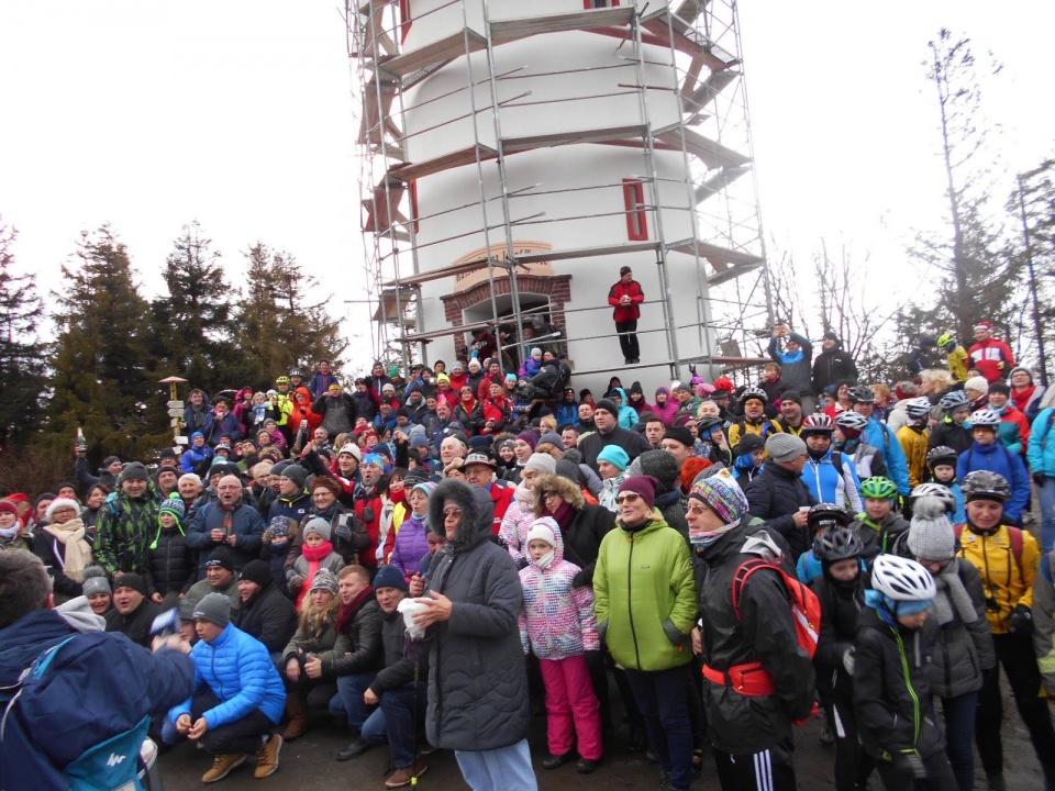 Polacy i Czesi 1 stycznia w samo południe hucznie przywitają Nowy Rok na najwyższej górze Opolszczyzny [fot. Wiktoria Palarczyk]