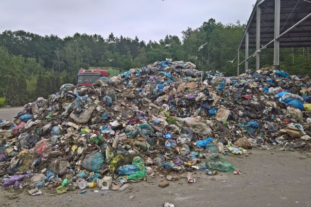 Od nowego roku wzrośnie stawka za wywóz śmieci w gminie Nysa. Władze gminy wskazują, że to konsekwencja decyzji podejmowanych w Warszawie
