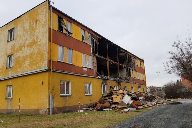 Trzeba wyburzyć budynek socjalny zniszczony przez pożar