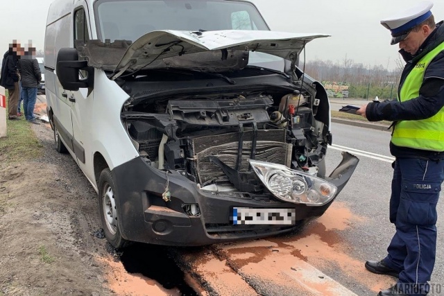 Wypadek i zablokowana droga z Opola do Ozimka. W Opolu dźwig zahaczył o wiadukt [ZDJĘCIA]