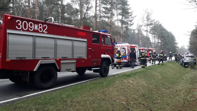 Groźny wypadek na DK 45 między Bierdzanami a Trzebiszynem. Lądował helikopter