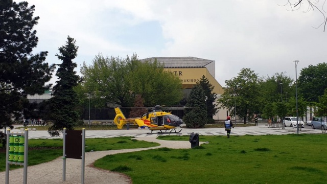Śmigłowiec LPR z akcją ratunkową w centrum Opola
