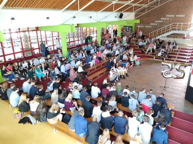 Ćwierćwiecze szkoły świętują absolwenci oraz uczniowie Publicznego Liceum Ogólnokształcącego numer 6 w Opolu